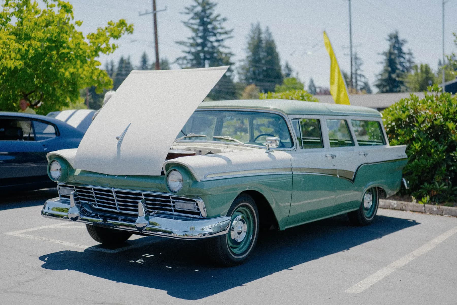 Classic car parked at Hot Rods and Dad Bods 2026, photo 39.