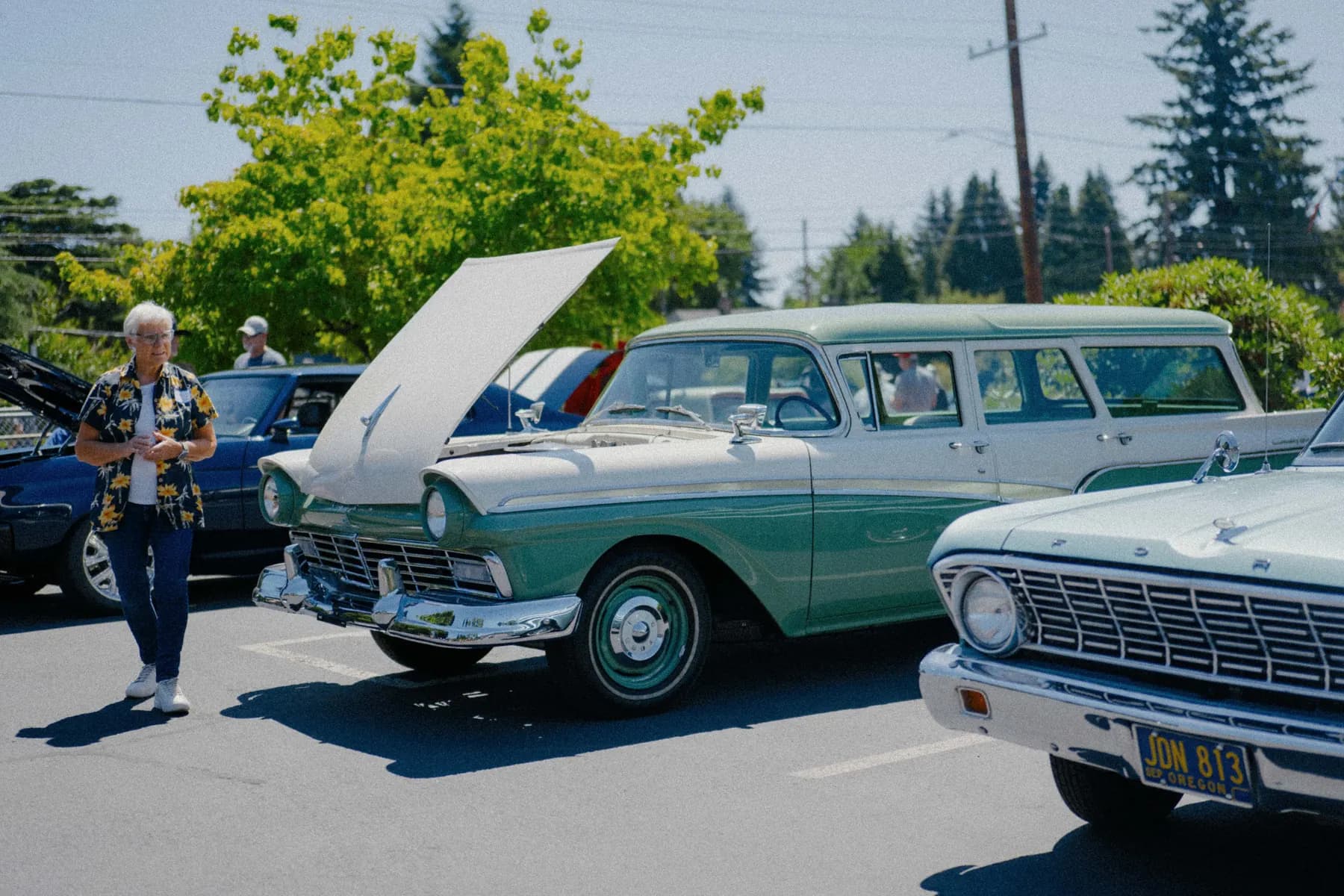 Classic car parked at Hot Rods and Dad Bods 2026, photo 43.